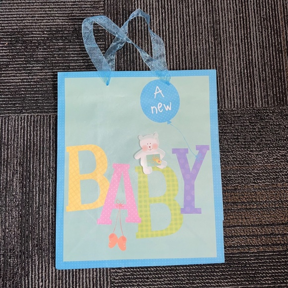 Brand New Fancy Baby Gift Bags 5 Large 2 Small - Picture 4 of 15